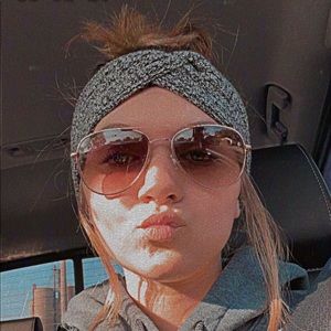 Meet your Posher, Whitney